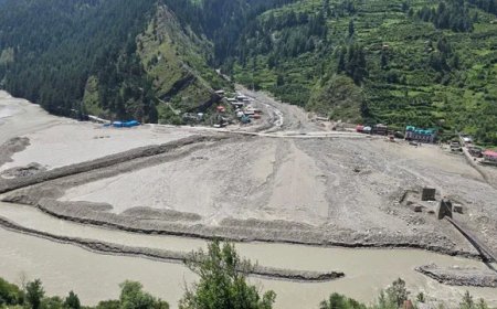 उत्तराखंड: विनाशकारी बाढ़ के एक साल बाद धराली की तस्वीर - अपनों को खोने का गम और पुनर्वास की चुनौती