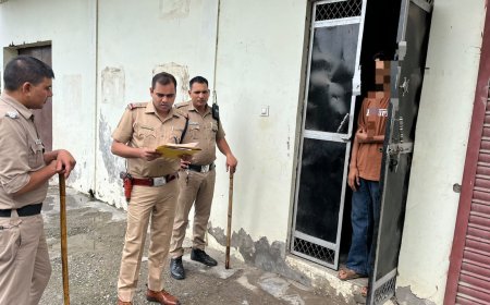 दून पुलिस की कार्रवाई: ढोल-नगाड़ों के साथ फरार आरोपी की मुनादी की गई