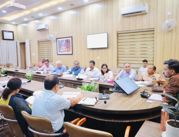 जिला चिकित्सालय के घटते राजस्व पर डीएम ने दी विस्तृत रिपोर्ट बनाने का निर्देश