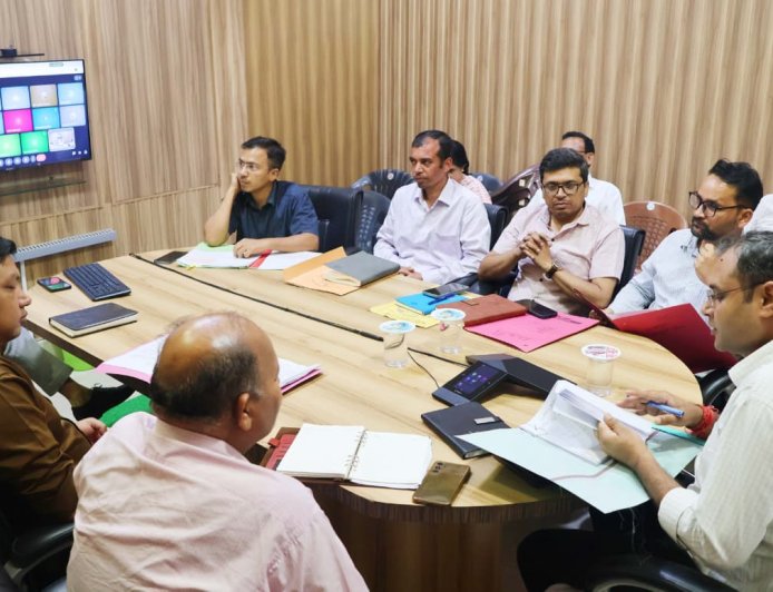 वन भूमि हस्तांतरण की प्रक्रिया में तेज़ी लाने के ठोस कदम, जिलाधिकारी ने विभागों की समीक्षा की