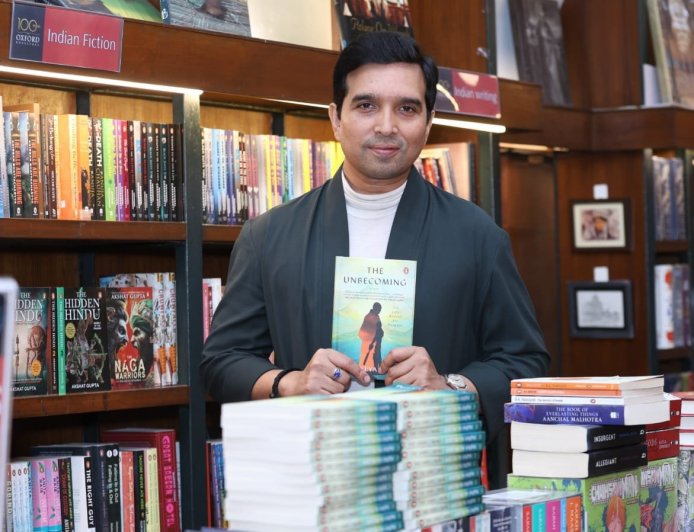 कार्तिकेय वाजपेयी का नया पॉडकास्ट 'इनसाइट आउट': रिश्तों और आत्म-खोज का संवाद