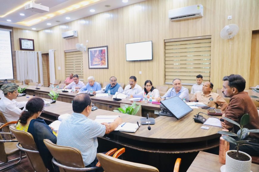 जिला चिकित्सालय के घटते राजस्व पर डीएम ने दी विस्तृत रिपोर्ट बनाने का निर्देश
