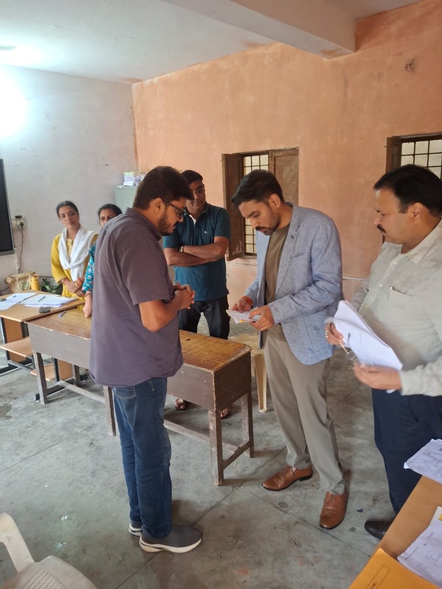 सहसपुर विधानसभा क्षेत्र में जिलाधिकारी ने पोलिंग बूथों का निरीक्षण, मतदाता सुविधा का ध्यान रखने के निर्देश